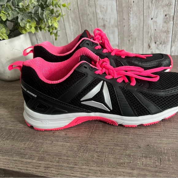 Reebok Women's Black and Pink Running Shoes 7 - Picture 4 of 9